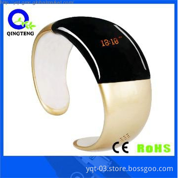 2013 fashion bluetooth bracelet with speaker and microphone